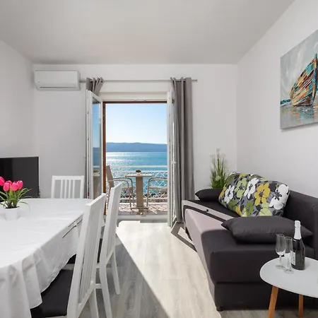 Apartment 20 Meters From The Jesenice (Split-Dalmatia)
